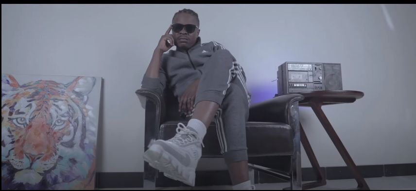 Xrisbryan – 'Banono'